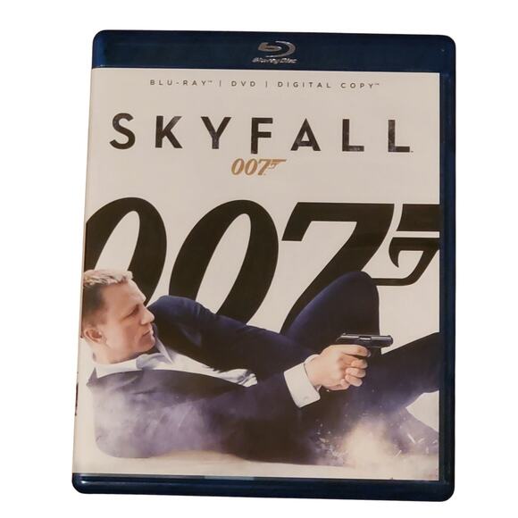 James Bond 007 in Skyfall Blu-ray + DVD 2-Disc Set - Picture 4 of 7